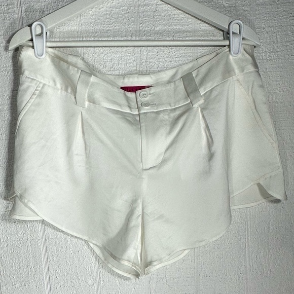 Alice+Olivia white 3” high rise shorts size 12 - Picture 2 of 9